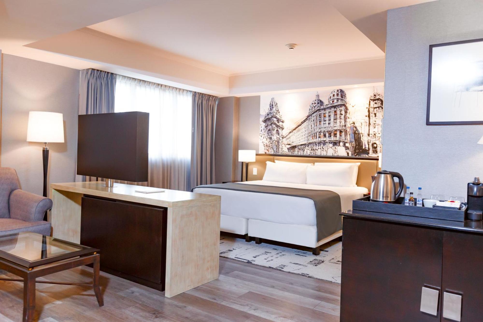 Junior Suite mit Kingsize-Bett und Sitzbereich